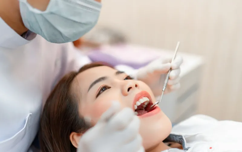 歯の表面の研磨やフロスなどによる歯間のクリーニング
